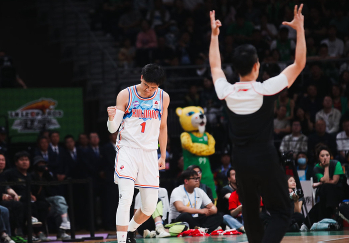 东方瓦伦西亚的全球最大级集装箱船 东方瓦伦西亚的全球最大级集装箱船