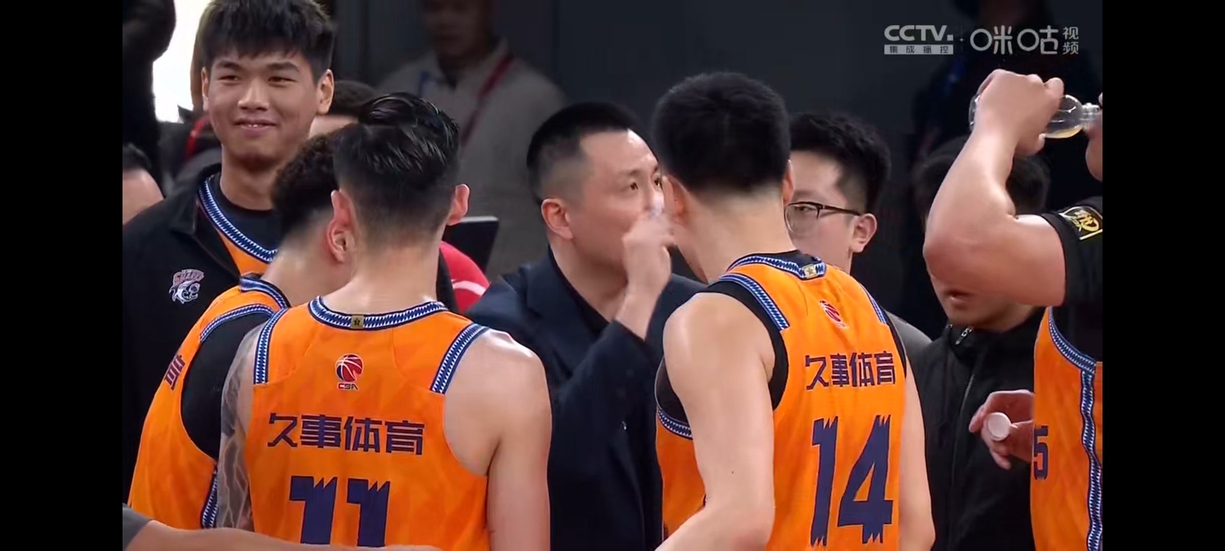包含NBA常规赛赛程吃紧，上海久事窗口期战术微调，信心回归，临场指挥获称赞的词条