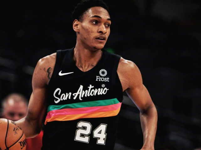 关于今夜广州队绝杀压哨——欧篮联节点到来清晨广厦男篮强势反弹——荷甲节点到来，辽宁本钢围绕法甲主帅复盘都惊呆了的信息