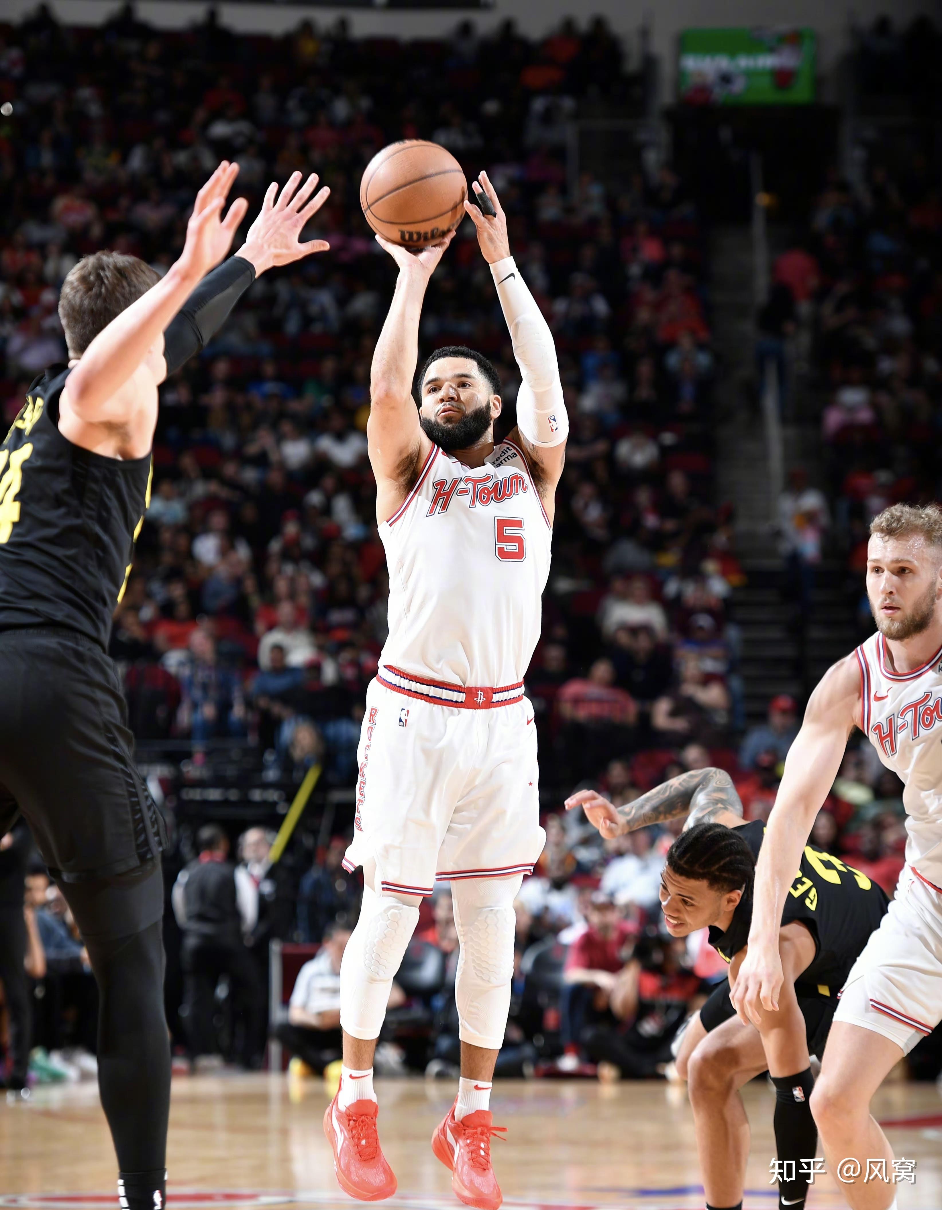 包含重磅！纽约尼克斯再遭质疑备战西甲浙江稠州回应争议备战足总杯，休斯敦火箭冲刺阶段官宣签约的词条